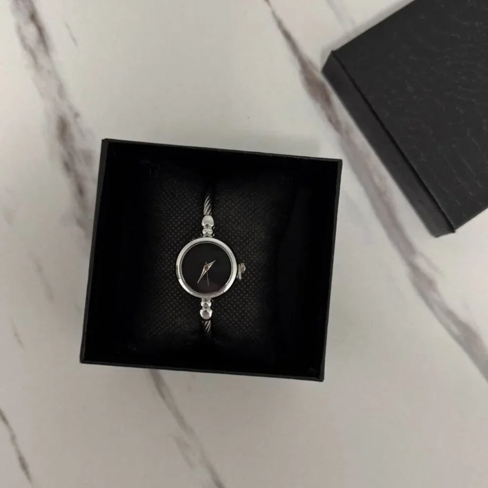 SKU0144 Casual Silver Black dial Women‎ Fashion Round Watch Bracelet + gift bag